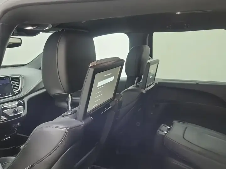 Chrysler Pacifica 2025 photo 4