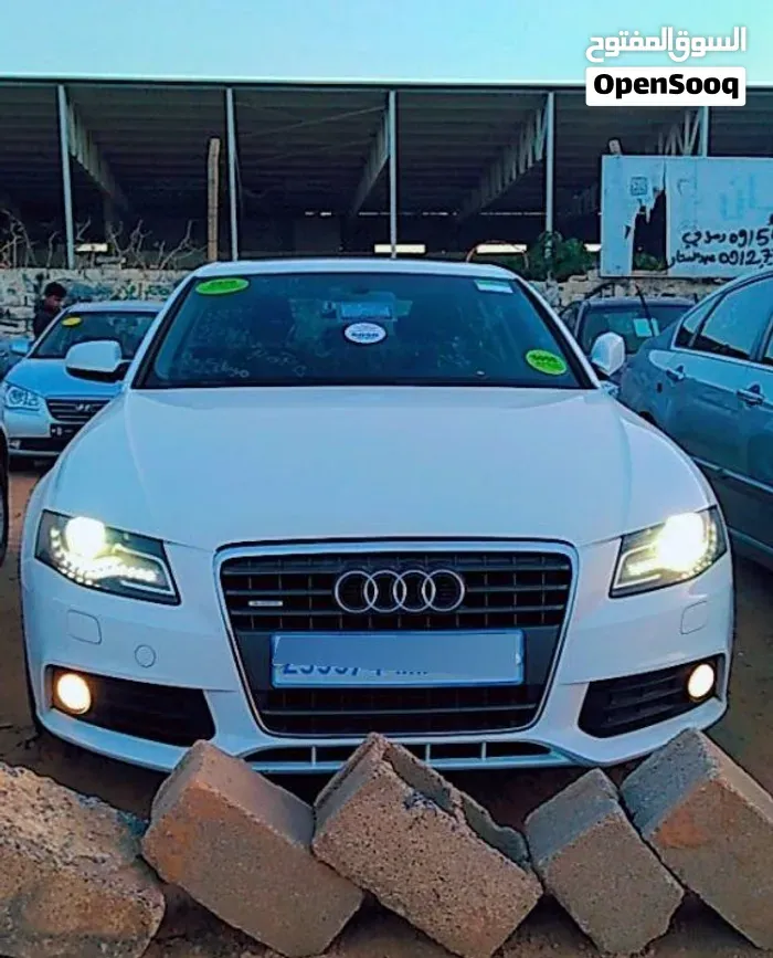 Audi A4 2010 photo 2