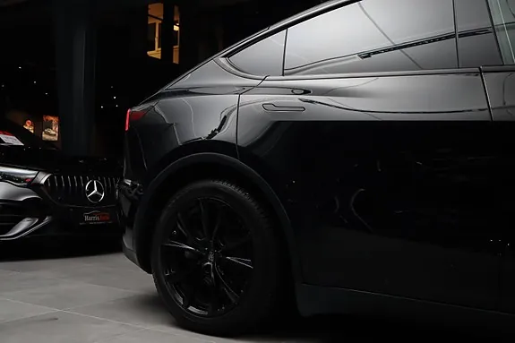 Tesla Model Y 2023 photo 4