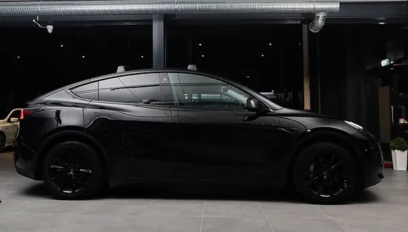 Tesla Model Y 2023 photo 3