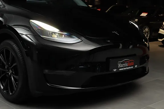 Tesla Model Y 2023 photo 2