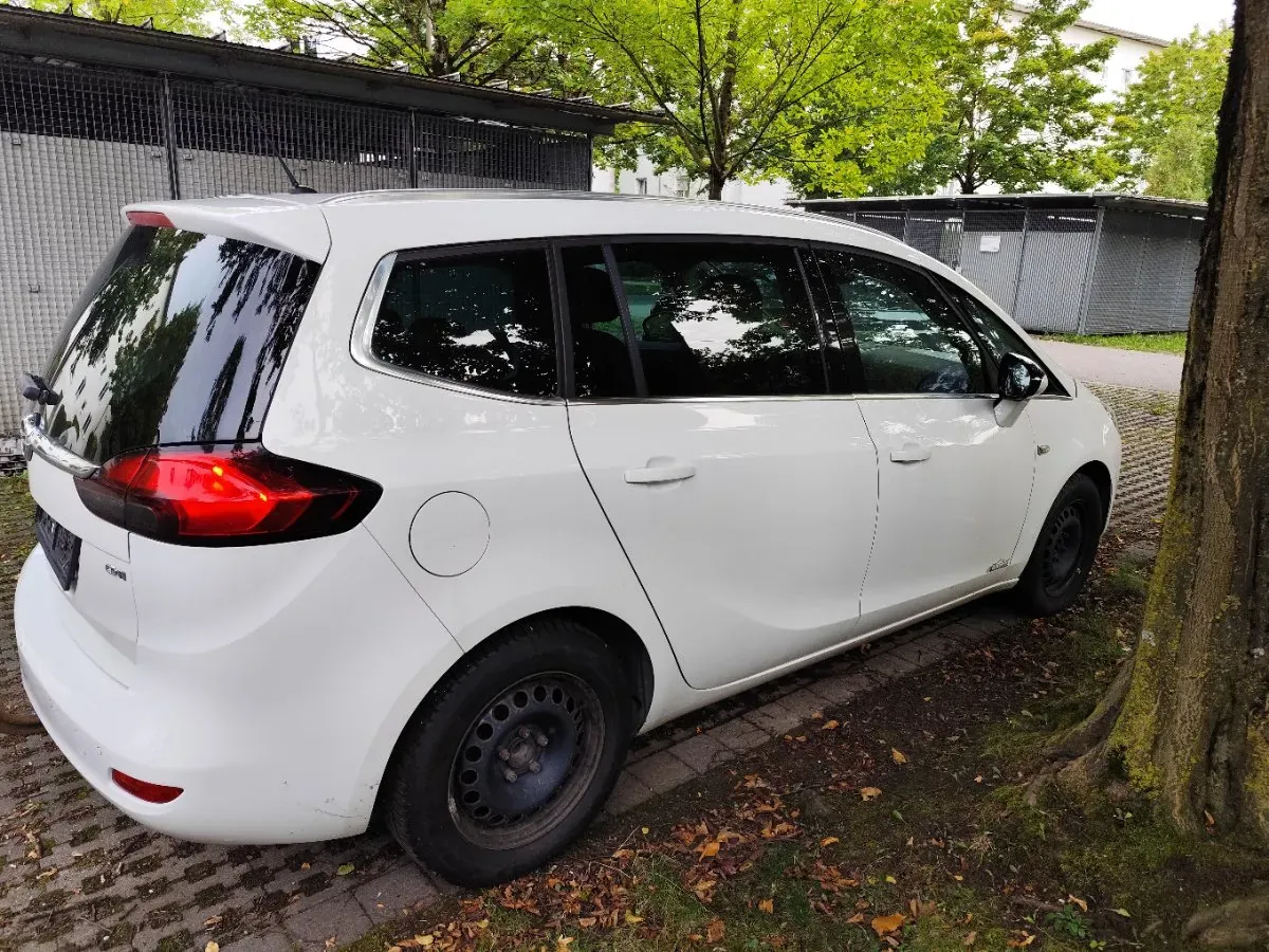 Opel Zafira 2012 photo 2