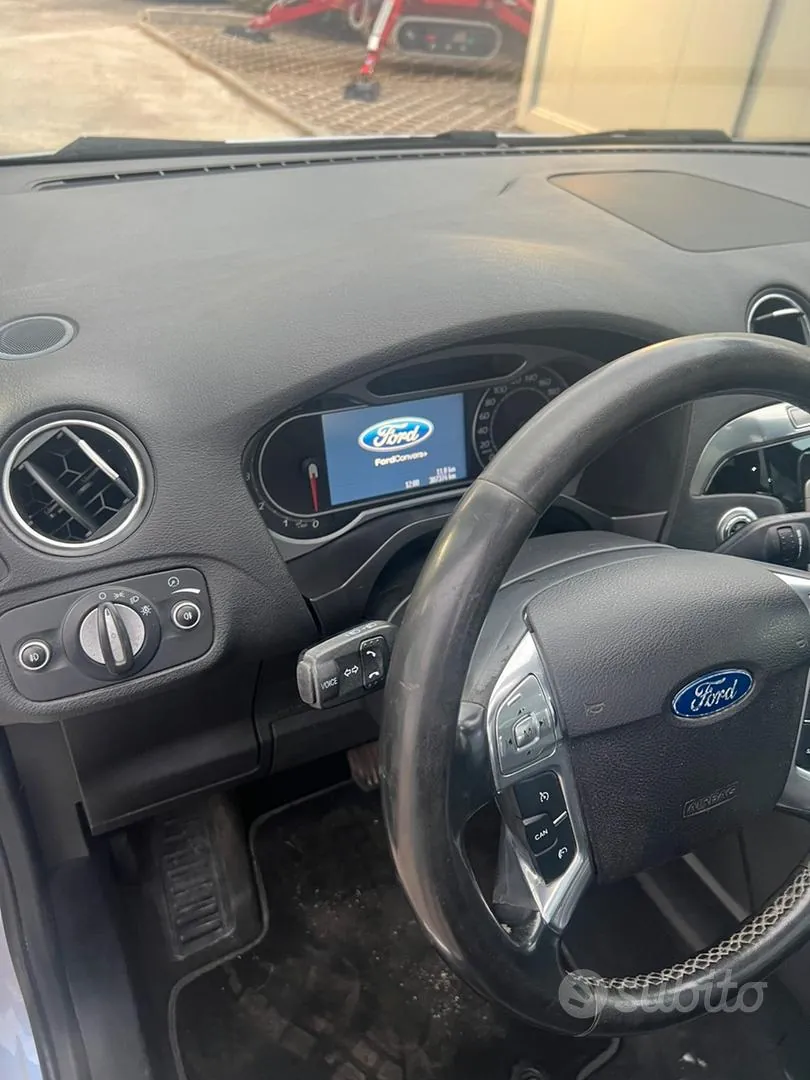 Ford S-Max 2010 photo 3