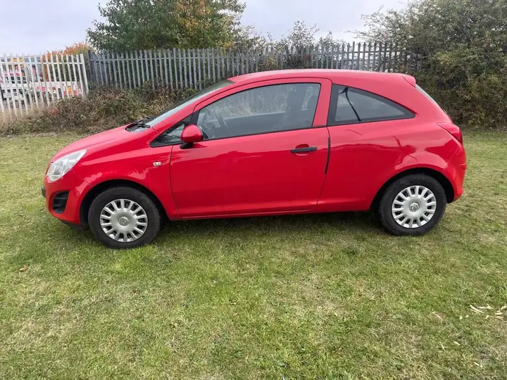 Vauxhall Corsa 2013 photo 2