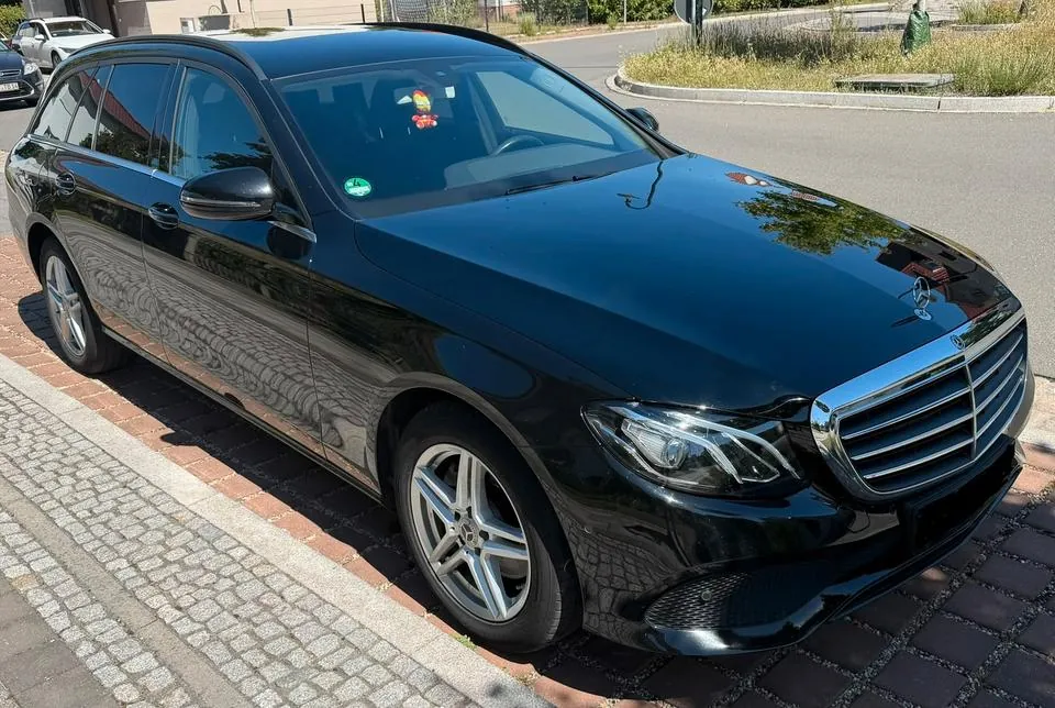 Mercedes-Benz E220D