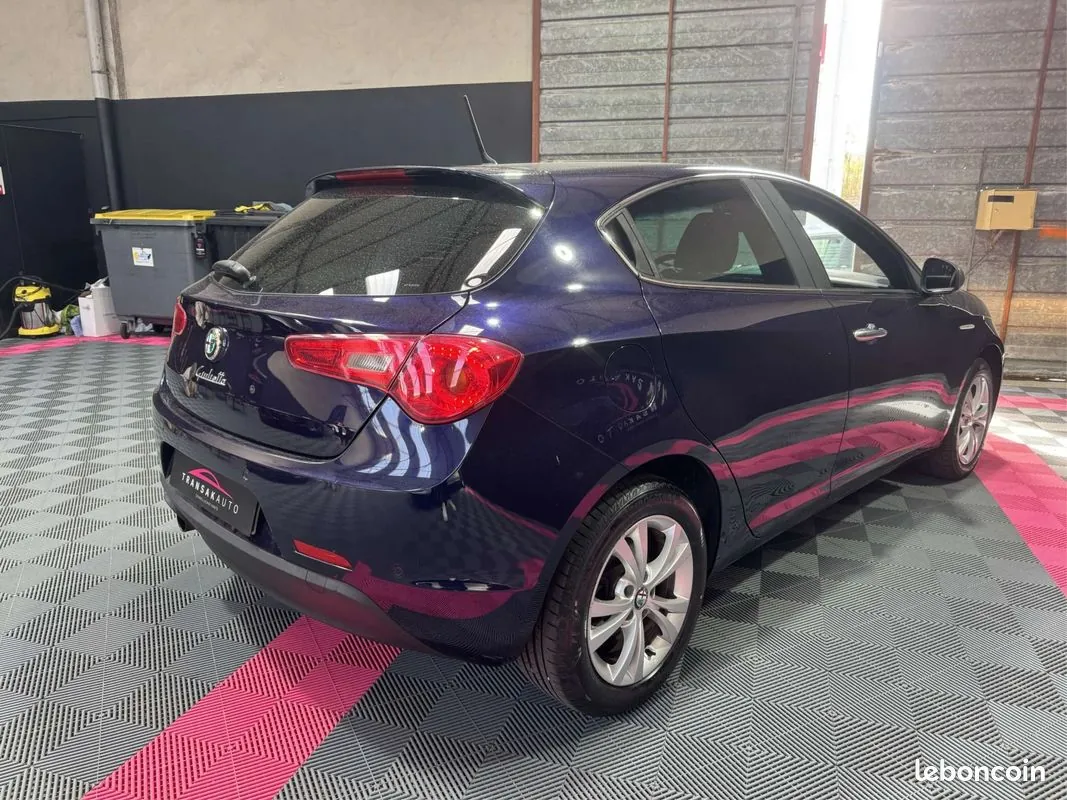 Alfa Romeo Giulietta 2012 photo 5
