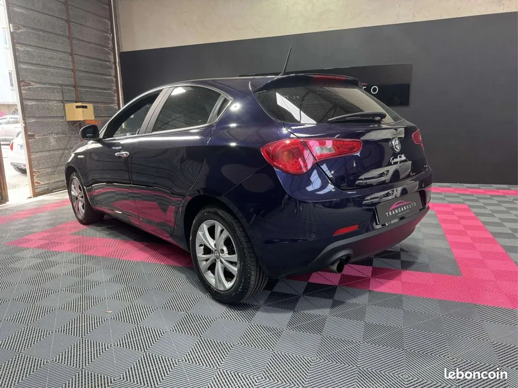 Alfa Romeo Giulietta 2012 photo 3