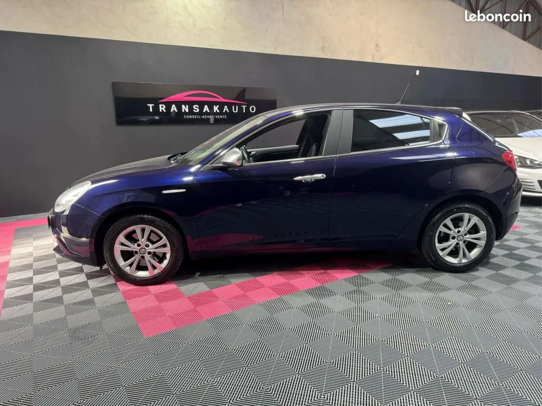 Alfa Romeo Giulietta 2012 photo 2