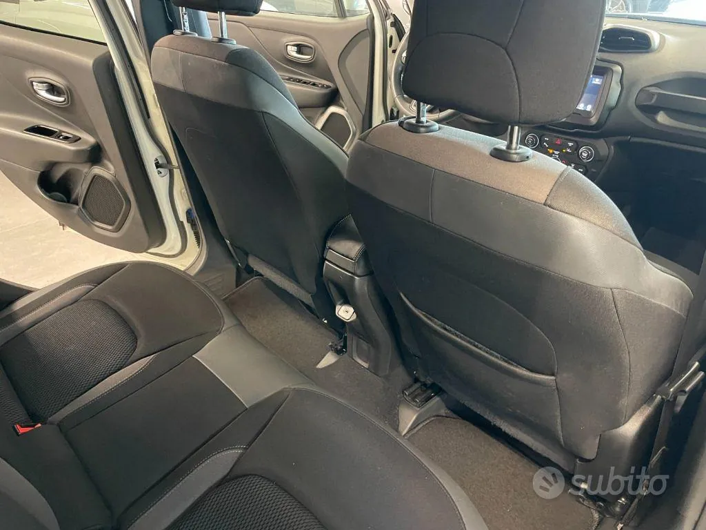 Jeep Renegade 2023 photo 2