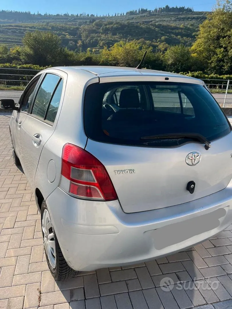 Toyota Yaris 2010 photo 4