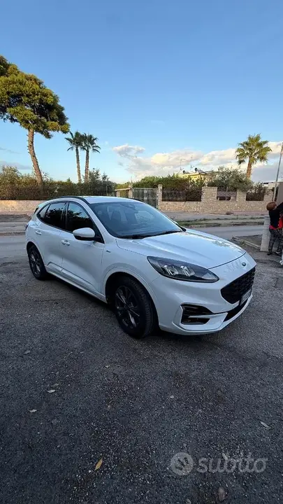 Ford Kuga 2022 photo 2