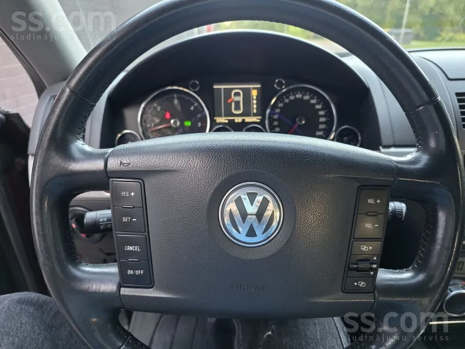 Volkswagen Touareg 2005 photo 2