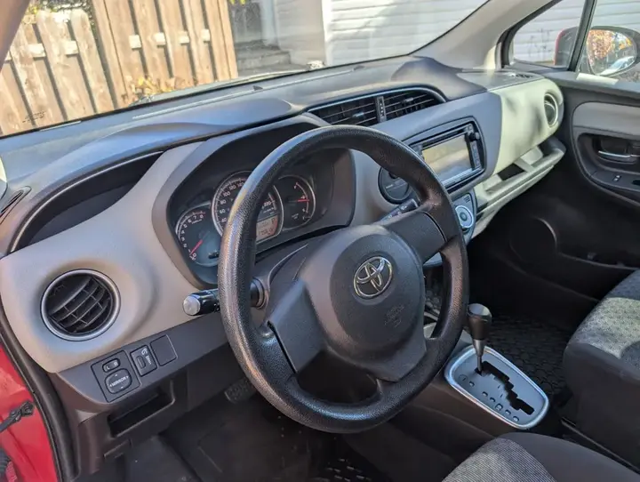 Toyota Yaris 2015 photo 5