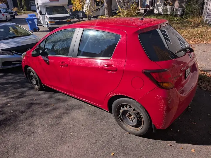 Toyota Yaris 2015 photo 2