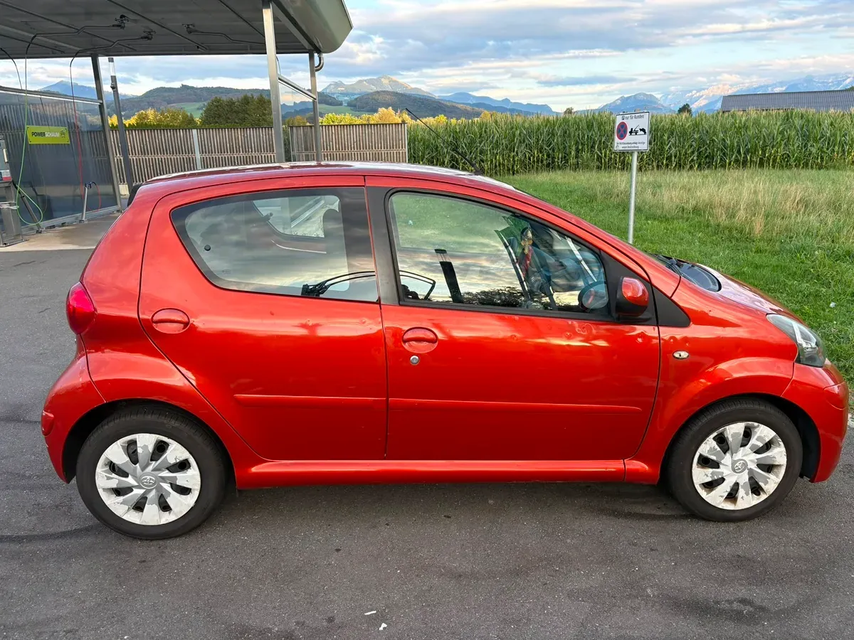 Toyota Aygo 2012 photo 3