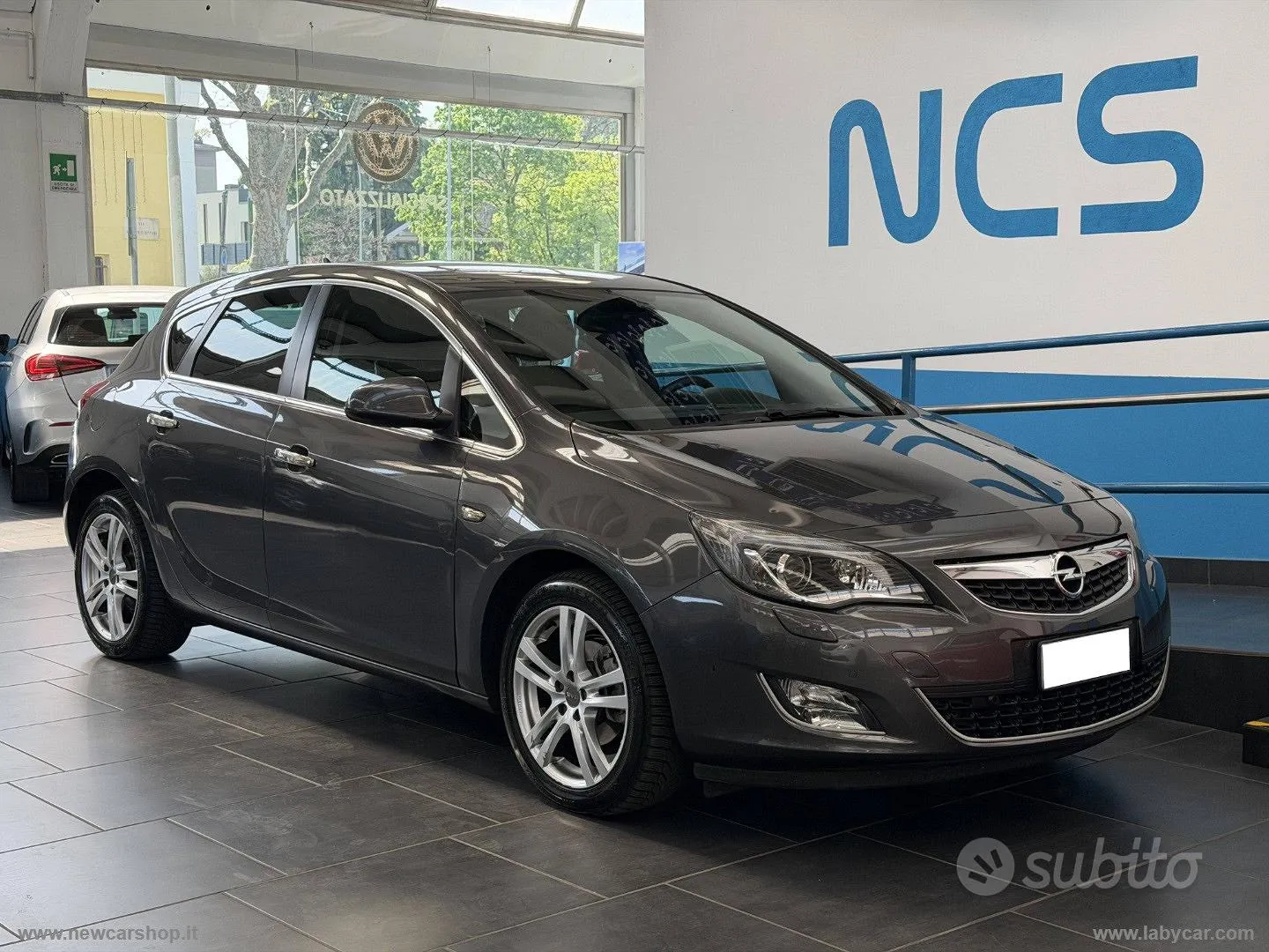 Opel Astra 2011 photo 3