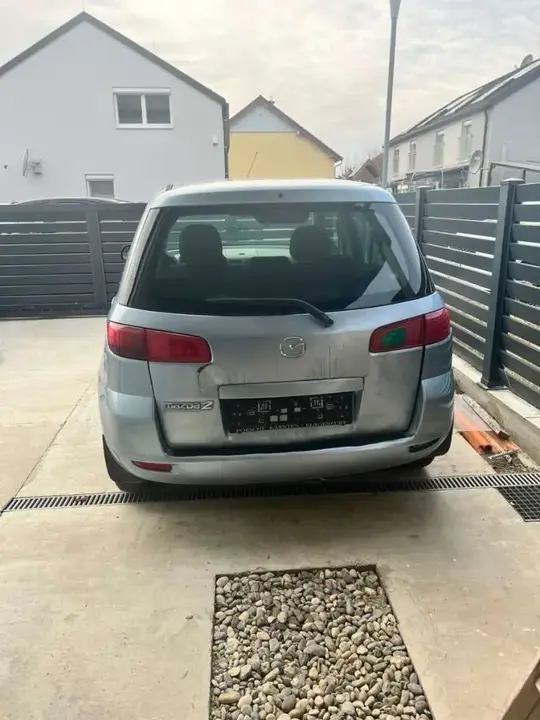 Mazda Mazda2 2005 photo 2