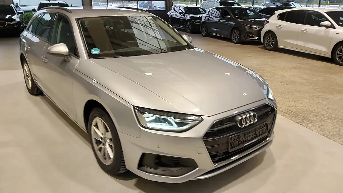 Audi A4 2021 photo 2