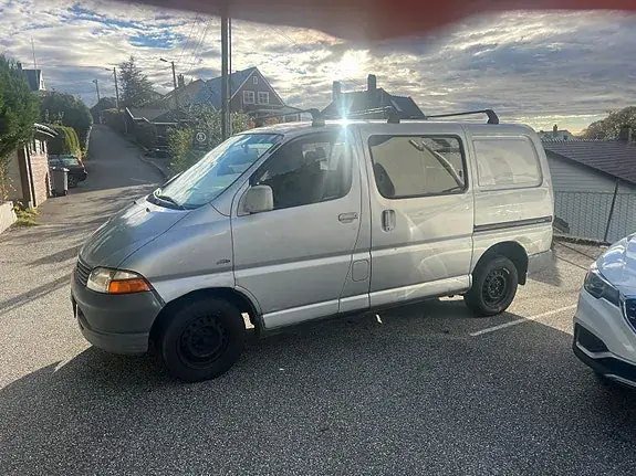 Toyota Hiace 2002 photo 3