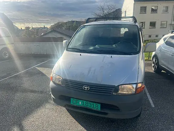 Toyota Hiace 2002 photo 2