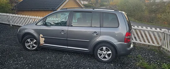 Volkswagen Touran 2006 photo 2