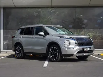 Mitsubishi Outlander 2024 photo 2