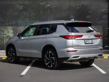 Mitsubishi Outlander 2024 photo 3