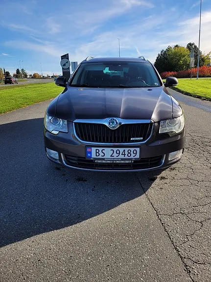 Skoda Superb 2012 photo 5