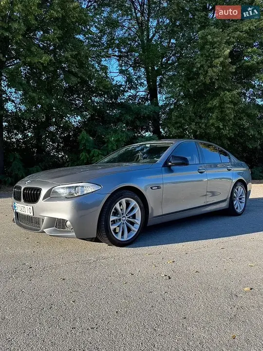 BMW 5 Series 2010 photo 3
