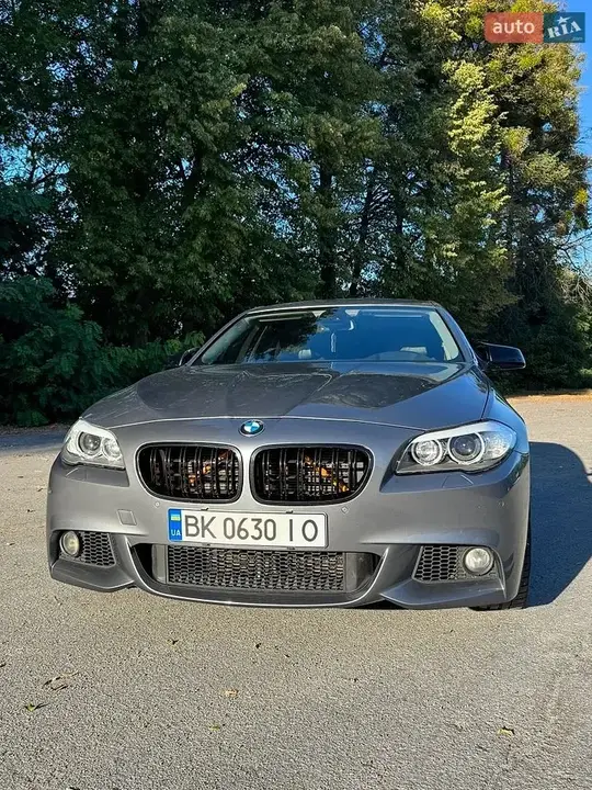 BMW 5 Series 2010 photo 2