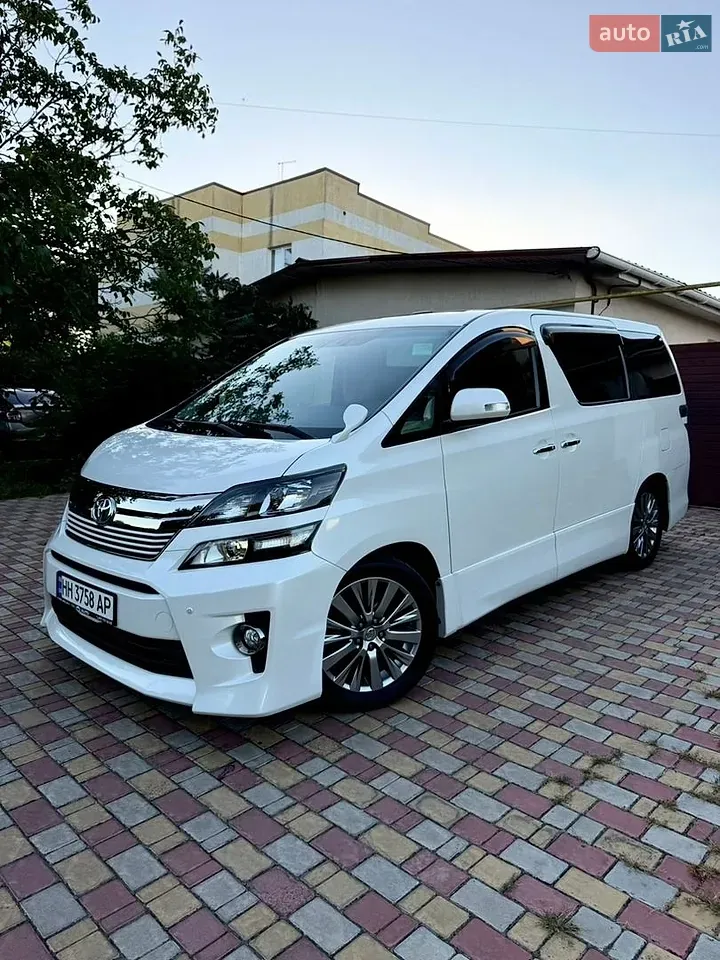 Toyota Vellfire 2013 photo 3