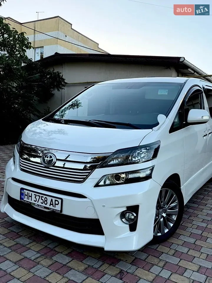 Toyota Vellfire 2013 photo 2