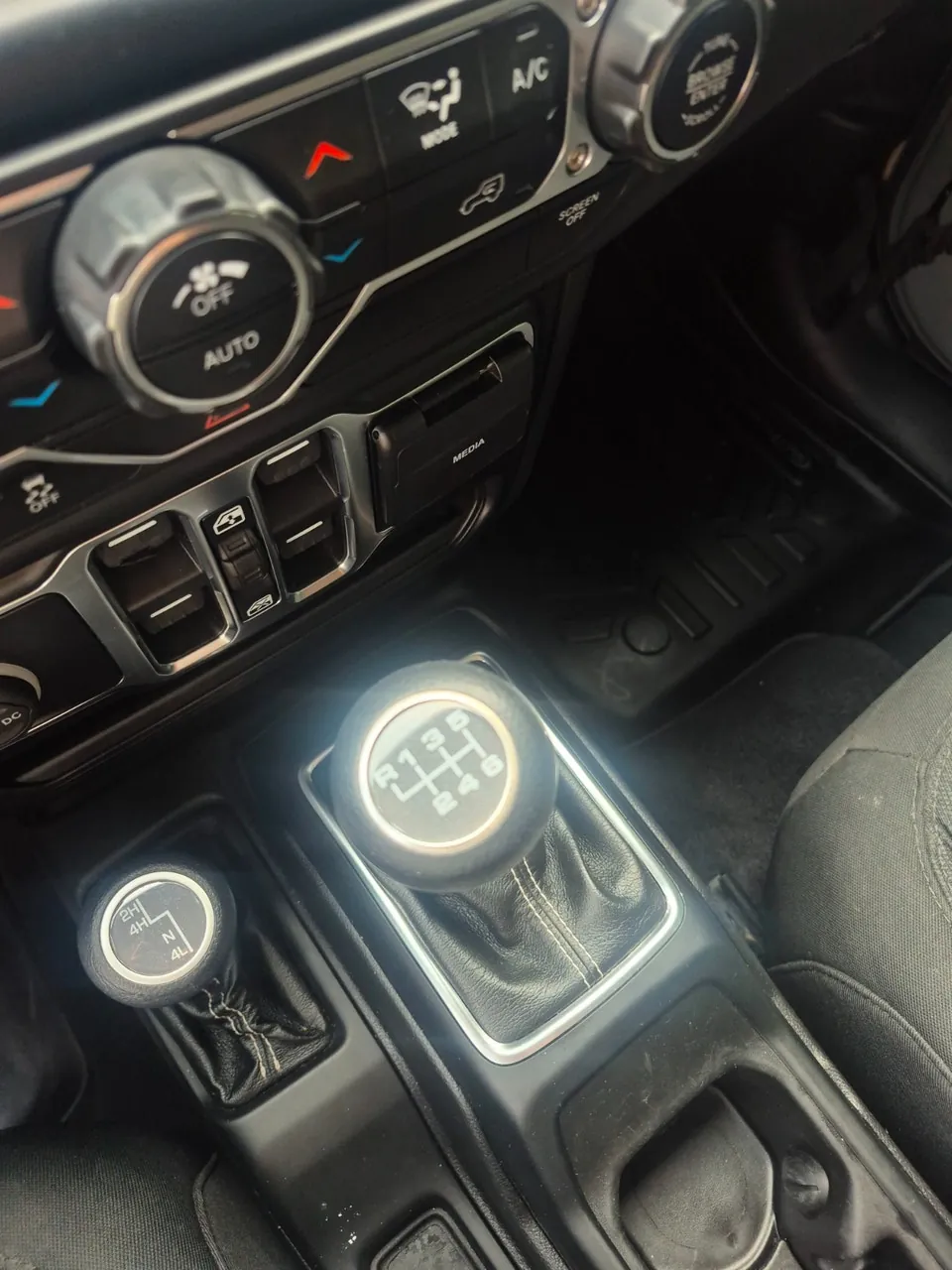 Jeep Wrangler 2021 photo 4