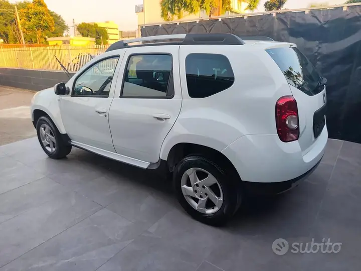 Dacia Duster 2011 photo 4