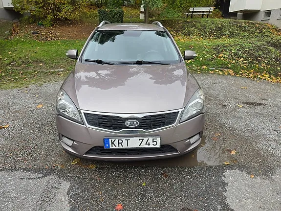 Kia Ceed 2012 photo 2