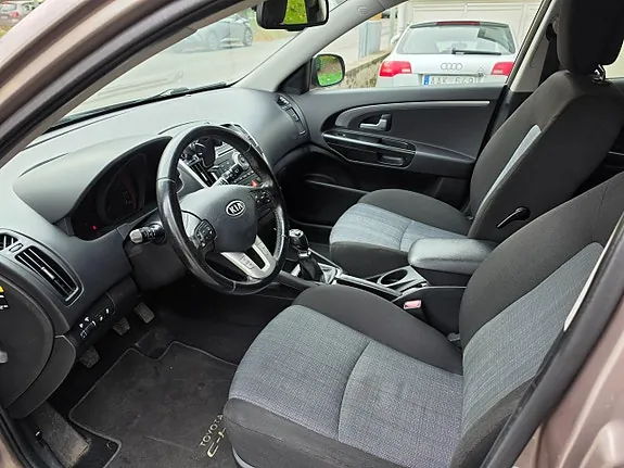 Kia Ceed 2012 photo 5