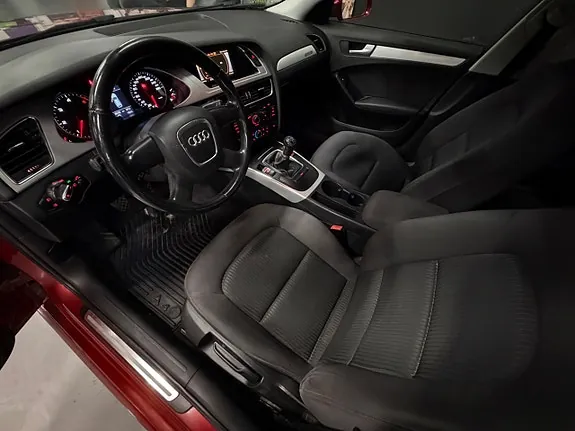 Audi A4 2010 photo 5