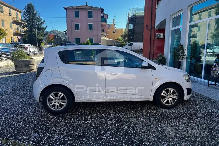 Chevrolet Aveo 2012 photo 4