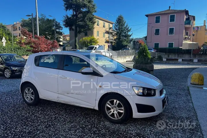 Chevrolet Aveo 2012 photo 3