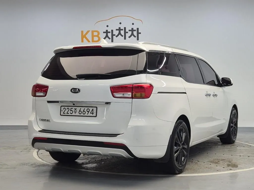 Kia Carnival 2018 photo 3