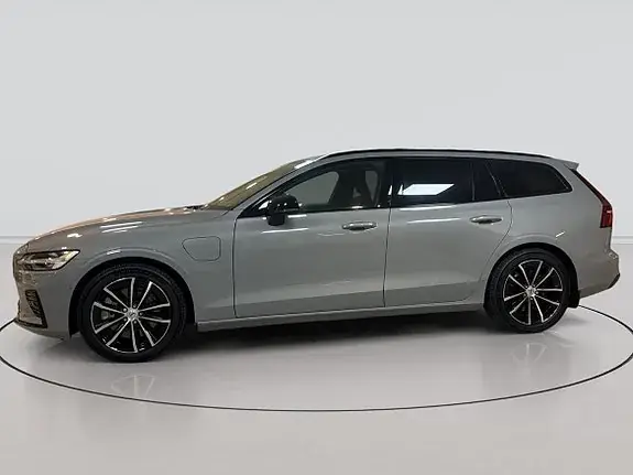 Volvo V60 2025 photo 2