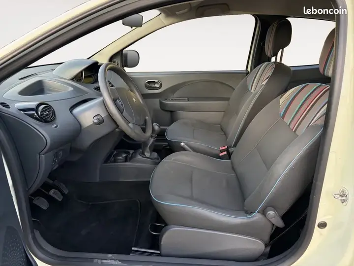 Renault Twingo 2012 photo 2