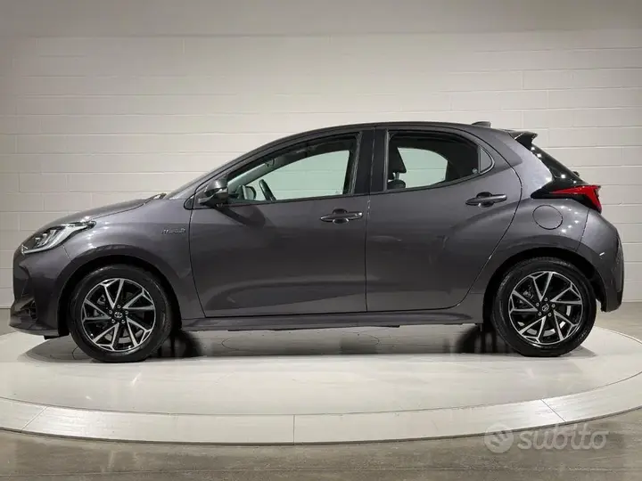 Toyota Yaris 2021 photo 2