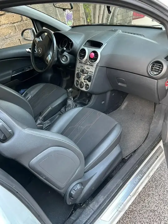 Opel Corsa 2012 photo 2