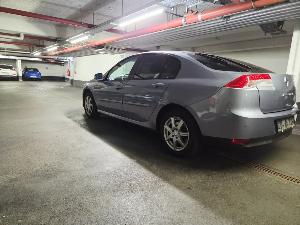 Renault Laguna 2008 photo 2