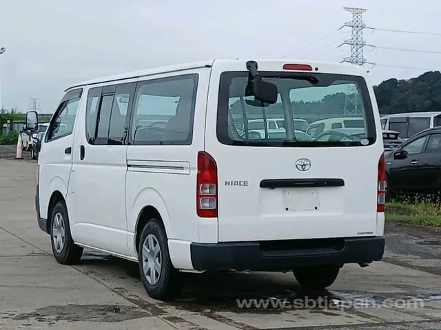 Toyota Hiace 2010 photo 5