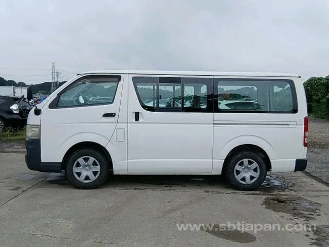 Toyota Hiace 2010 photo 4