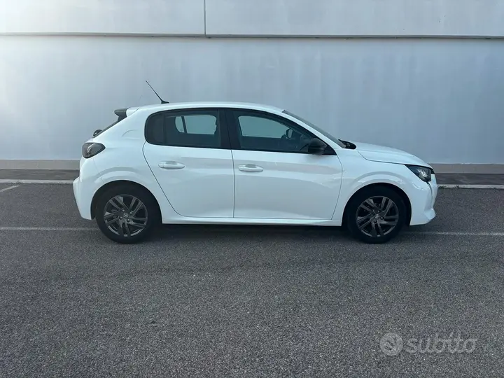 Peugeot 208 2022 photo 2