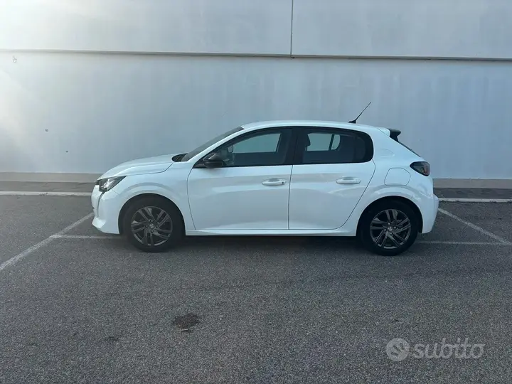 Peugeot 208 2022 photo 3
