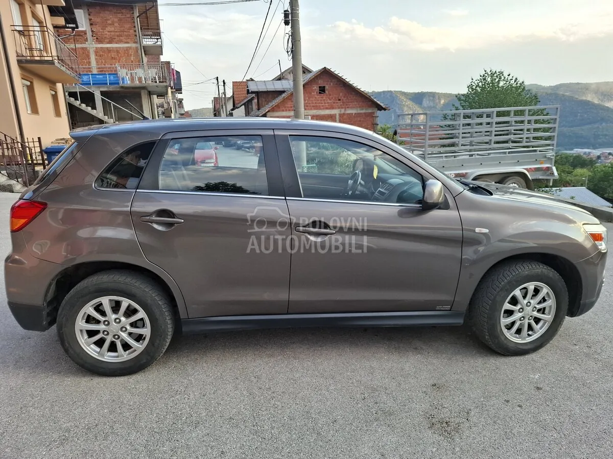 Mitsubishi Asx 2010 photo 5